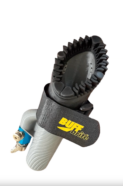 Air powered vacuum attachment for car detailers to remove pet hair