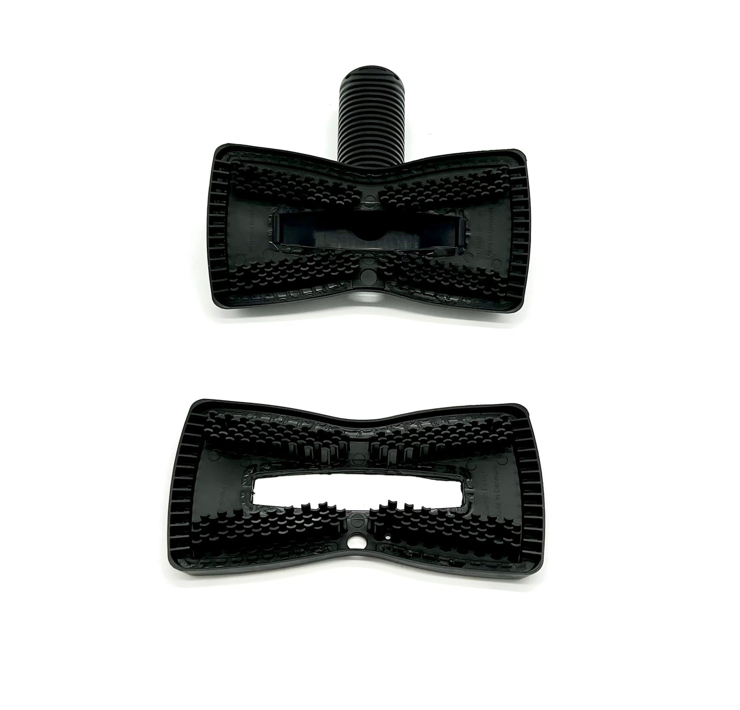 Hammerhead vacuum attachment for pet fur