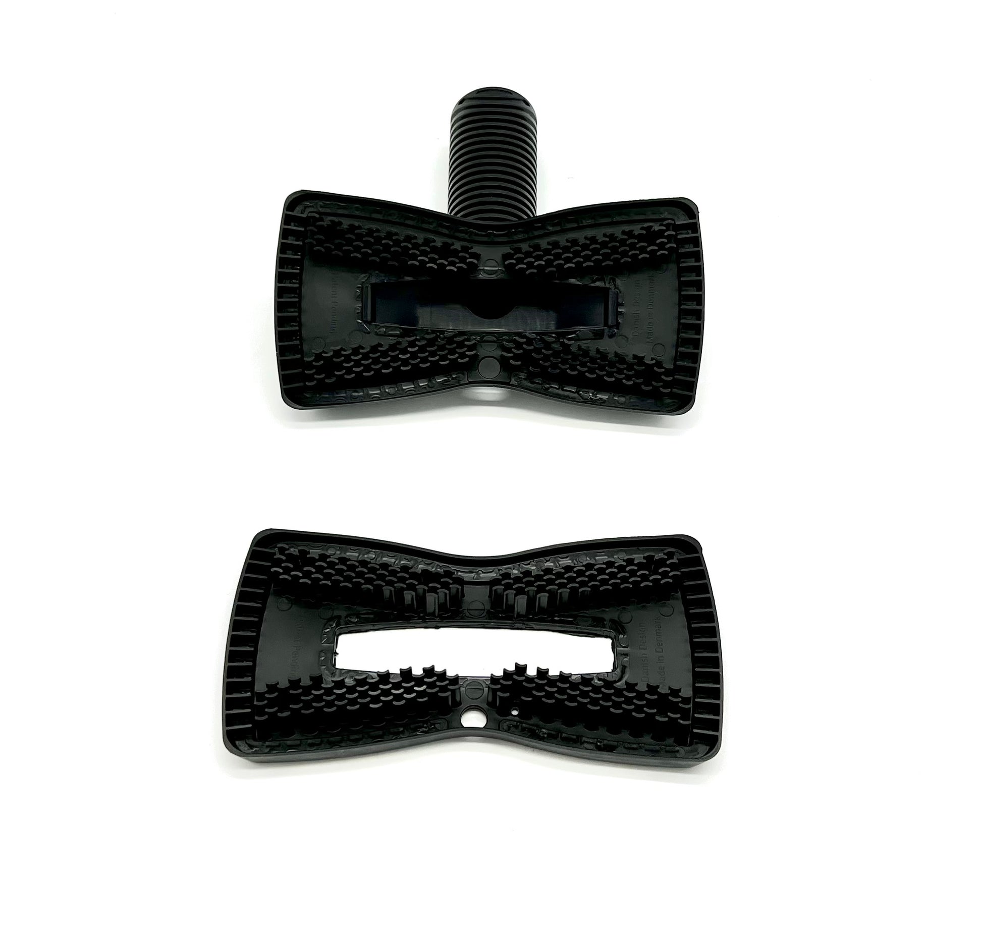 Hammerhead vacuum attachment for pet fur